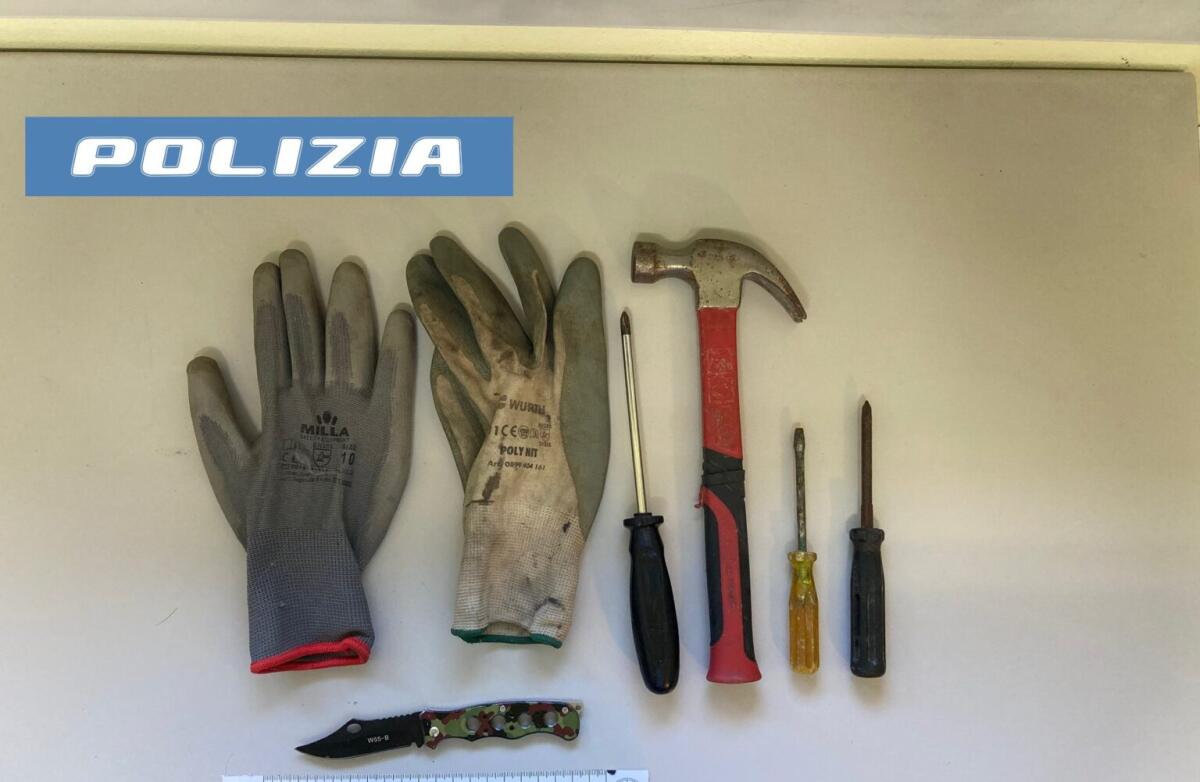 ADRANO, IN GIRO CON UN MARTELLO E UN COLTELLO DI 27 CENTIMETRI: DENUNCIATI - 