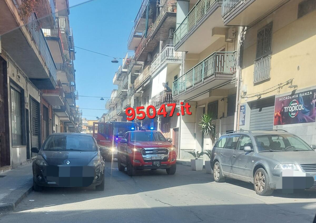 PATERNÒ: PAURA PER UN PRINCIPIO D'INCENDIO IN VIA BOCCACCIO - 