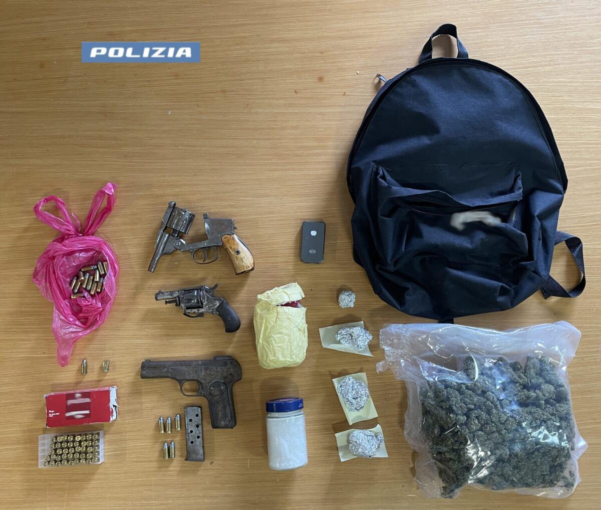 ADRANO. DROGA, ARMI E MUNIZIONI IN AUTO ABBANDONATE - 