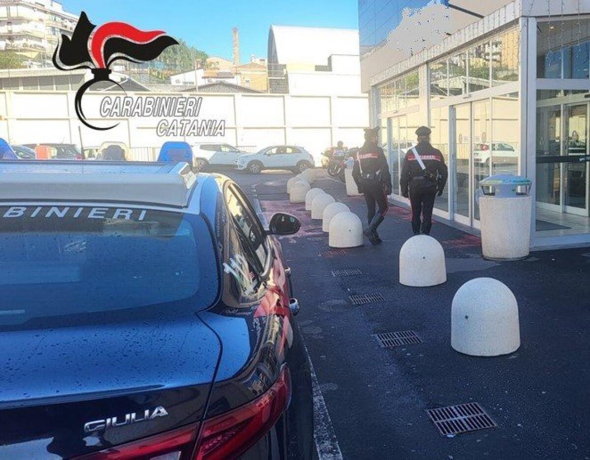 SAN GIOVANNI LA PUNTA, SFILAVANO I PORTAFOGLI NEI SUPERMERCATI: ARRESTATI PADRE E FIGLIO - 