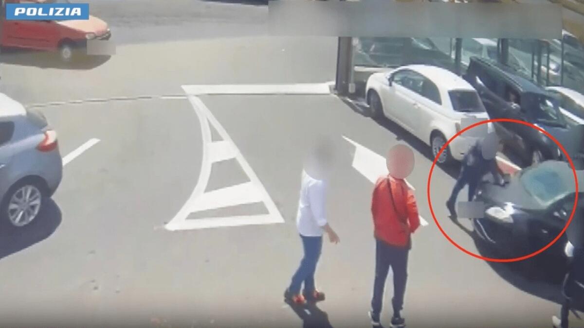 CATANIA. RUBA IN UN SUPERMERCATO E INVESTE UN POLIZIOTTO LIBERO DAL SERVIZIO CHE TENTA DI BLOCCARLO, IN CARCERE - 