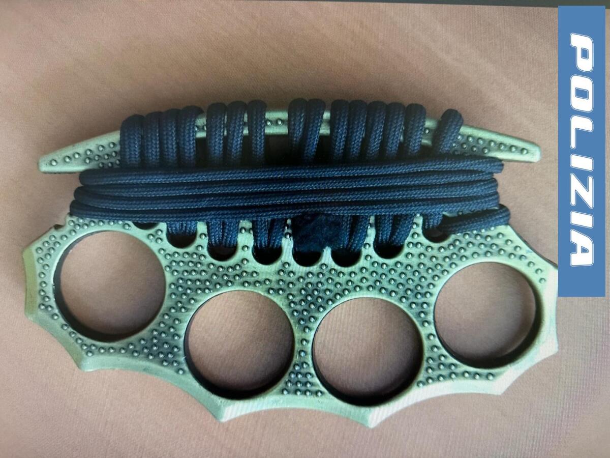 CATANIA. UN TIRAPUGNI IN TASCA: MINORENNE DENUNCIATO DALLE VOLANTI - 