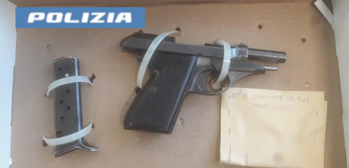 CATANIA. GIRAVA CON UNA PISTOLA CON MATRICOLA ABRASA: ARRESTATO DALLA POLIZIA - 