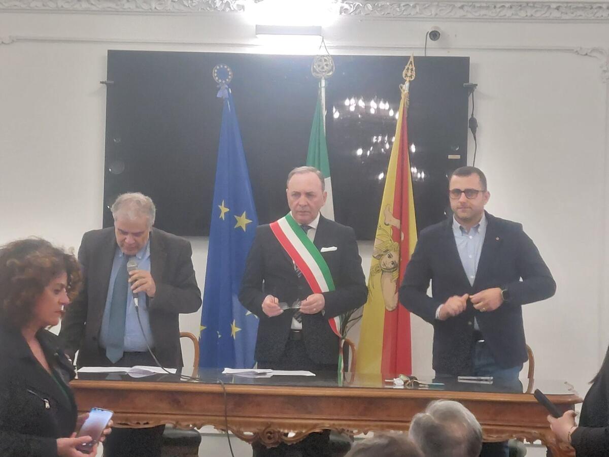 PATERNÓ:NASO PRESENTA LA NUOVA GIUNTA - 