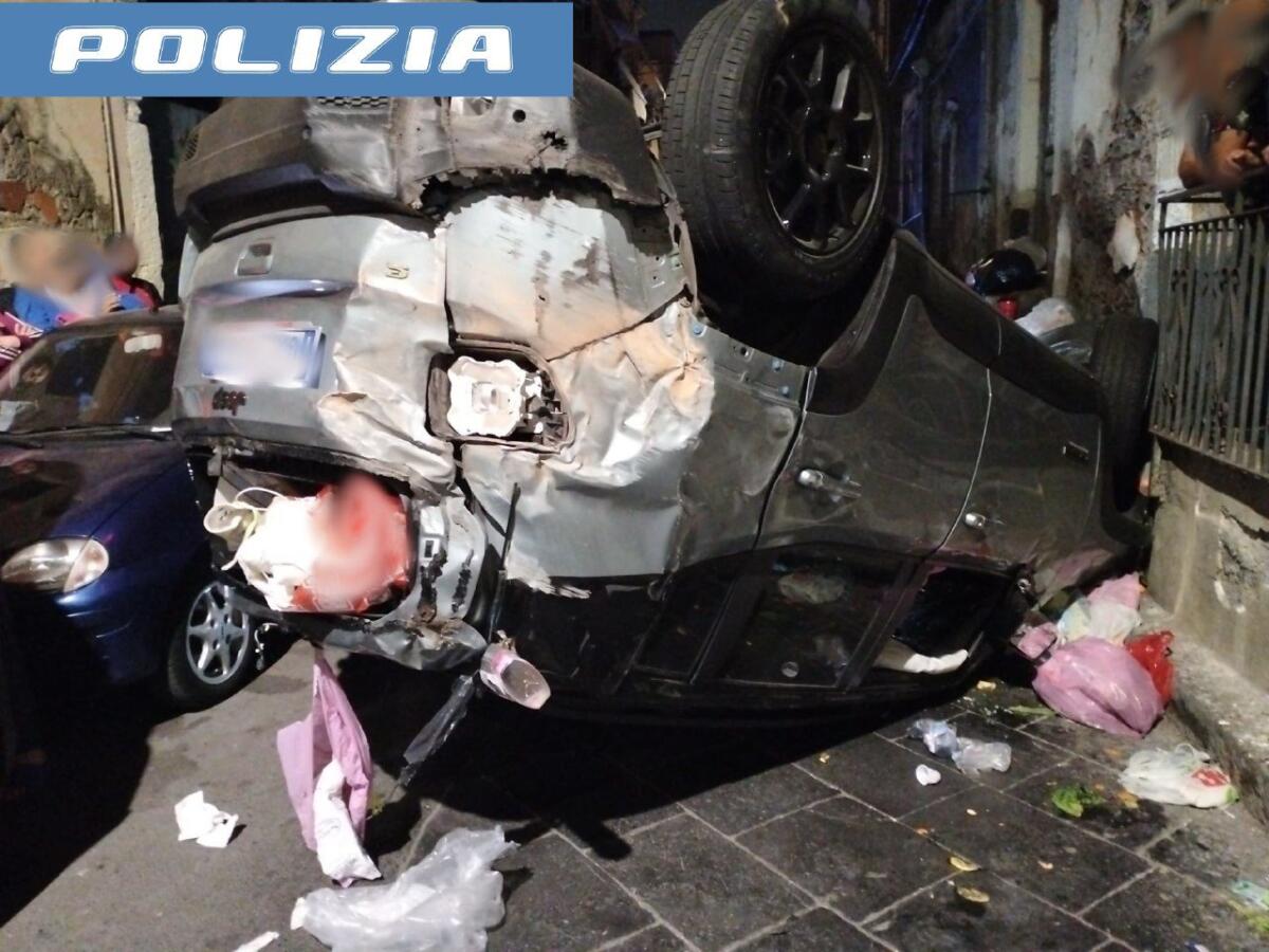 VEDE LA POLIZIA, SCAPPA E L’AUTO SI RIBALTA: ARRESTATO DOPO UN FOLLE INSEGUIMENTO A CATANIA - 