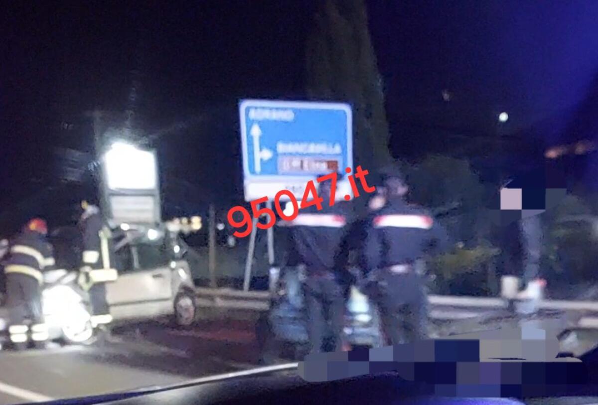 GRAVE INCIDENTE SULLA 284 NEI PRESSI DELLO SVINCOLO BIANCAVILLA, SOCCORSI SUL POSTO - 