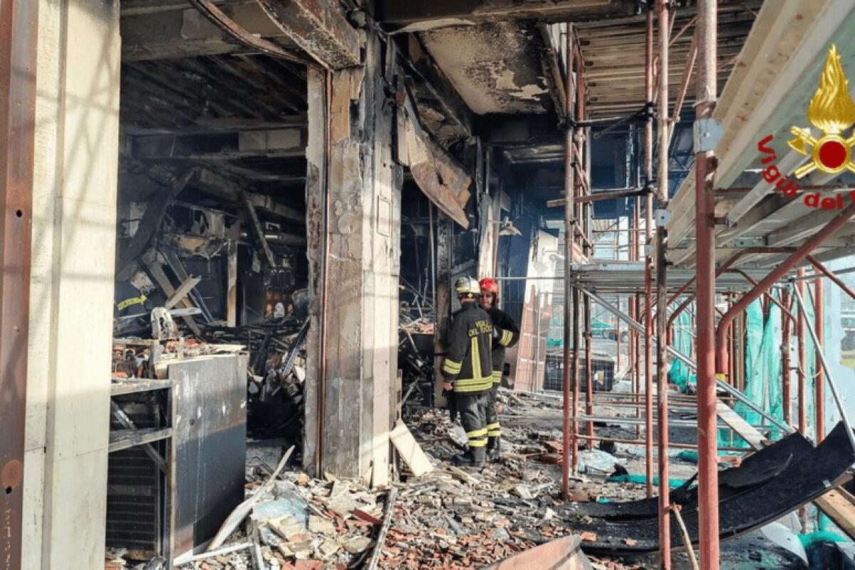 È DOLOSO IL ROGO DEL BAR DI CATANIA , IL TITOLARE È IN RIANIMAZIONE - 