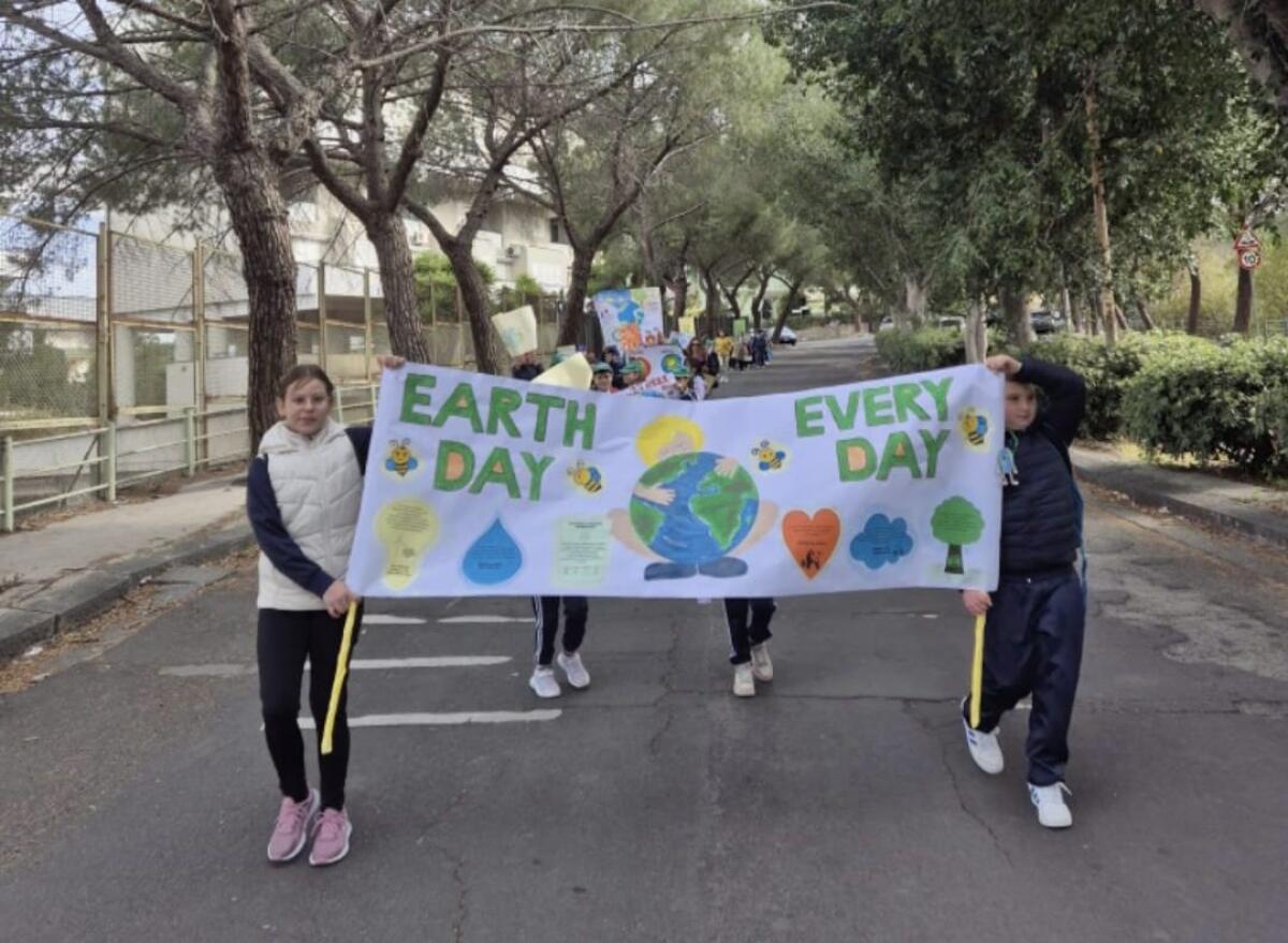 LA DON MILANI DI PATERNO' FESTEGGIA LA GIORNATA DELLA TERRA . - 