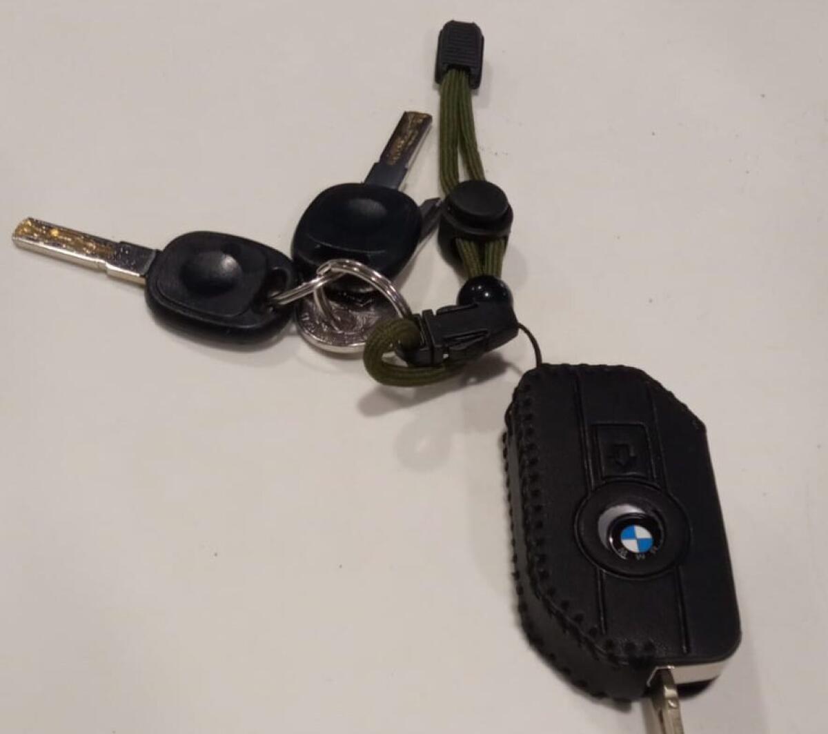 PATERNÒ. RITROVATO QUESTO MAZZO DI CHIAVI - 