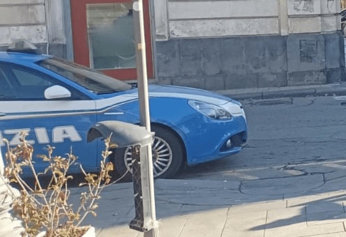 CATANIA. SCOPERTI A RUBARE DELLE CUFFIE ELETTRONICHE IN UN NEGOZIO, ARRESTATI - 