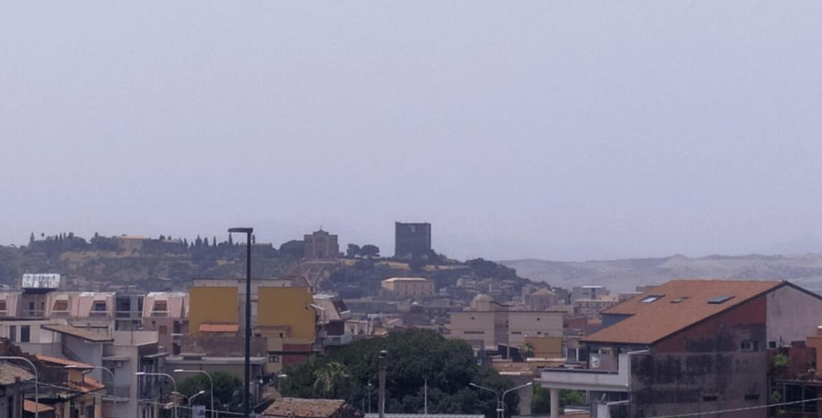 ESTATE ANTICIPATA IN SICILIA, OGGI PATERNÒ CON 27,3° LA CITTÀ PIÙ CALDA DELLA SICILIA. TEMPERATURE CHE CONTINUERANNO A SALIRE - 