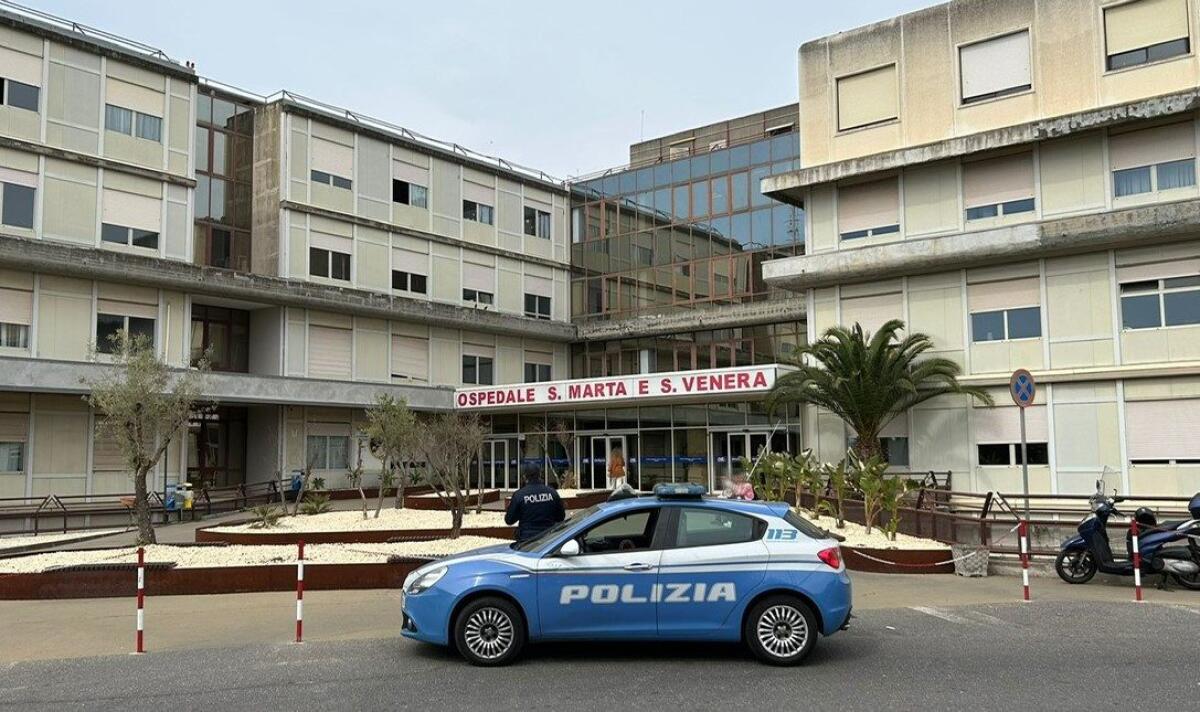 ACIREALE. SCAPPA DAL PRONTO SOCCORSO MA HA UN INFARTO IN ATTO, SALVATO DALLA POLIZIA DI STATO. - 