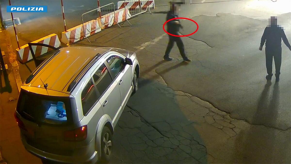 CATANIA. “FATEMI PARLARE CON IL DIRETTORE O VI AMMAZZO A TUTTI”, ARRESTATO DIPENDENTE AMT - 