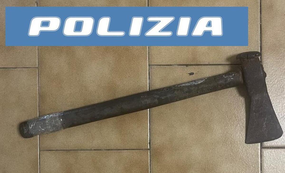 CATANIA. GIRAVA CON UN’ASCIA IN MANO, 31ENNE ARRESTATO - 