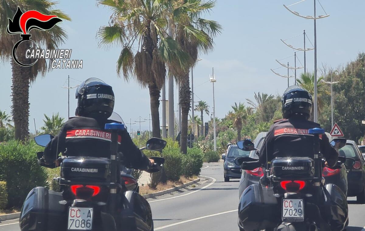 CATANIA. MARESCIALLO DEI CARABINIERI IN VACANZA  SVENTA IL FURTO DI UNA VETTURA NOLEGGIATA DA UNA COPPIA DI TURISTI POLACCHI - 
