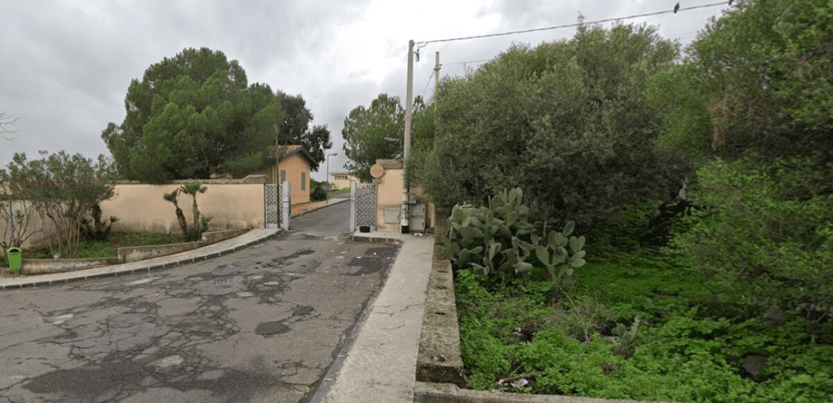 FURTO NEL CIMITERO DI VIA BALATELLE: RUBATO IL VASO DI ROSE DALLA TOMBA DEI MIEI GENITORI, PESANTE OLTRE 20 KG - 