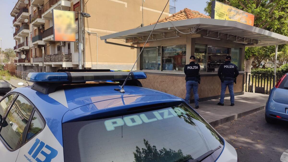 TROPPI CLIENTI CON PRECEDENTI PENALI, CHIUSO UN CHIOSCO A CATANIA - 
