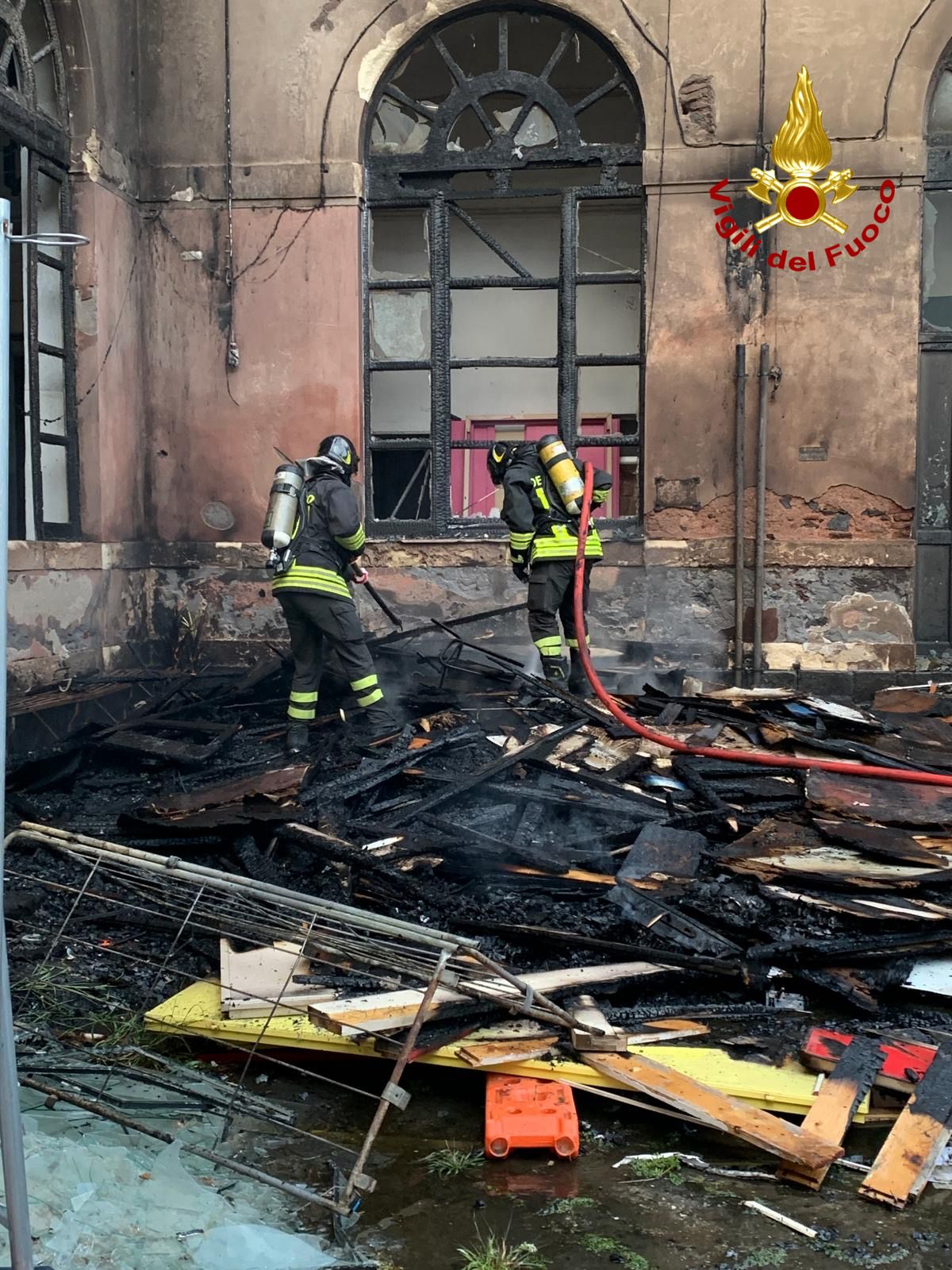 INCENDIO ALL’INTERNO DELL’EX PRESIDIO OSPEDALIERO “VITTORIO EMANUELE” A CATANIA