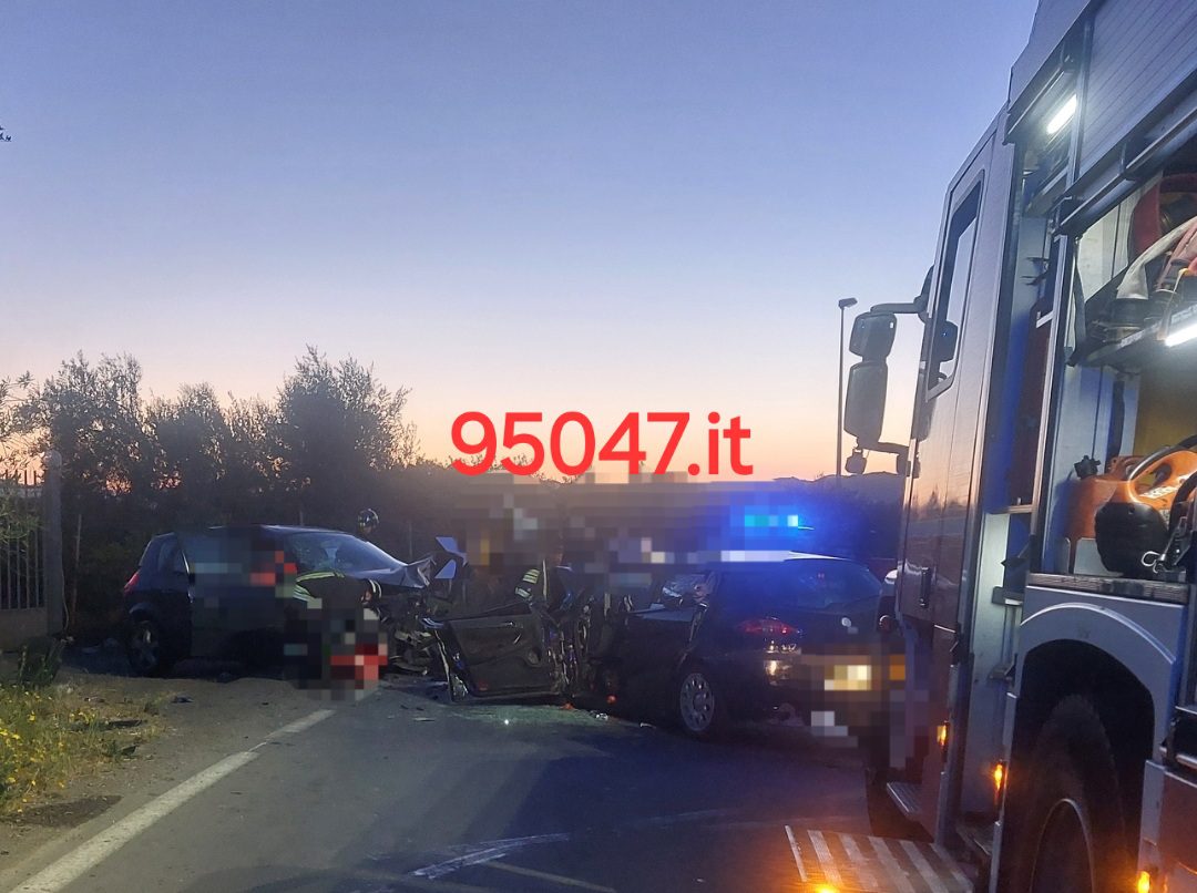 PATERNÒ.  VIOLENTO SCONTRO TRA DUE AUTOVETTURE SULLA SP15, SOCCORSI SUL POSTO