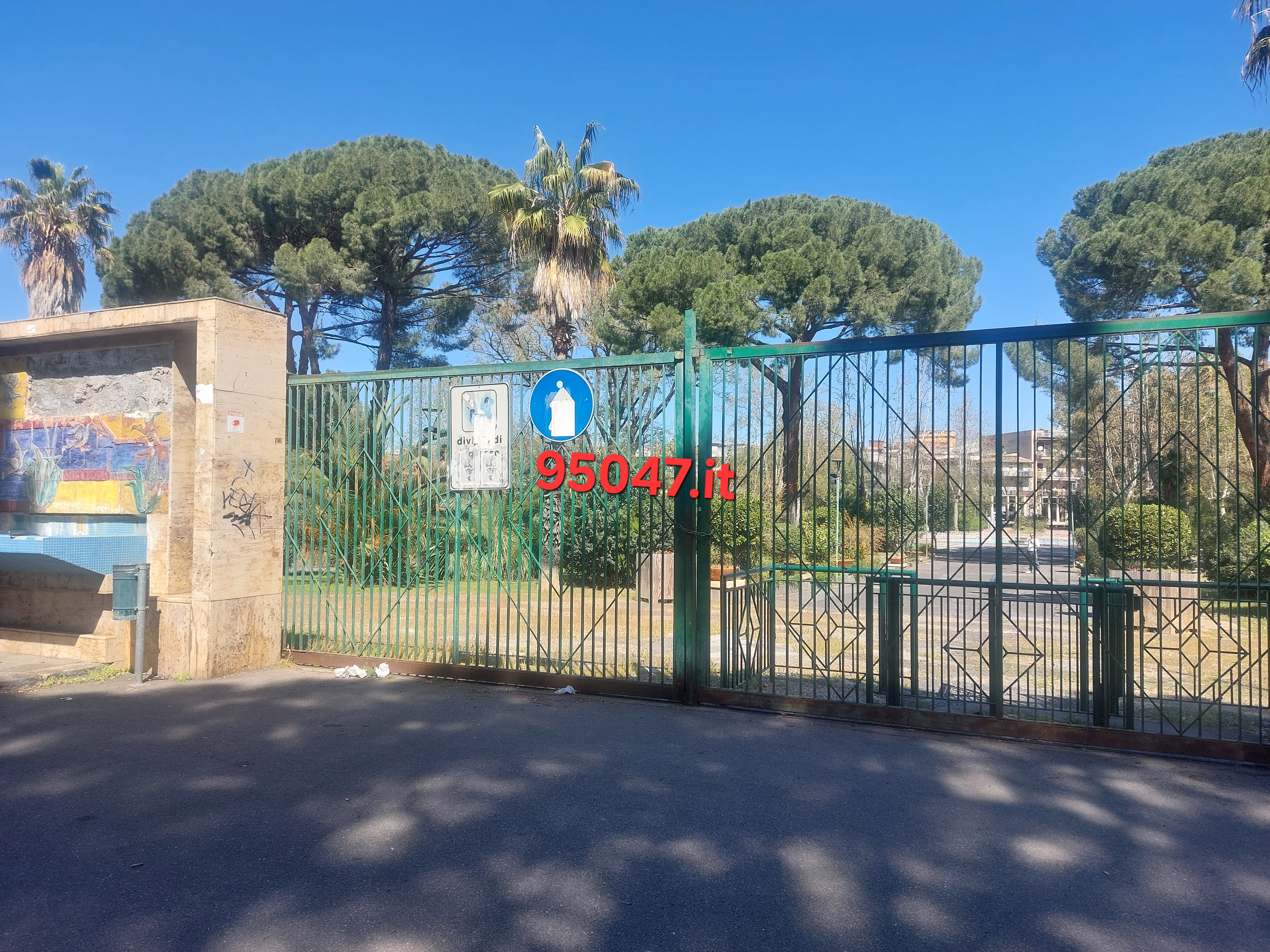 PATERNÒ. IL “MISTERO” DELLA VILLA COMUNALE CHIUSA QUESTA MATTINA