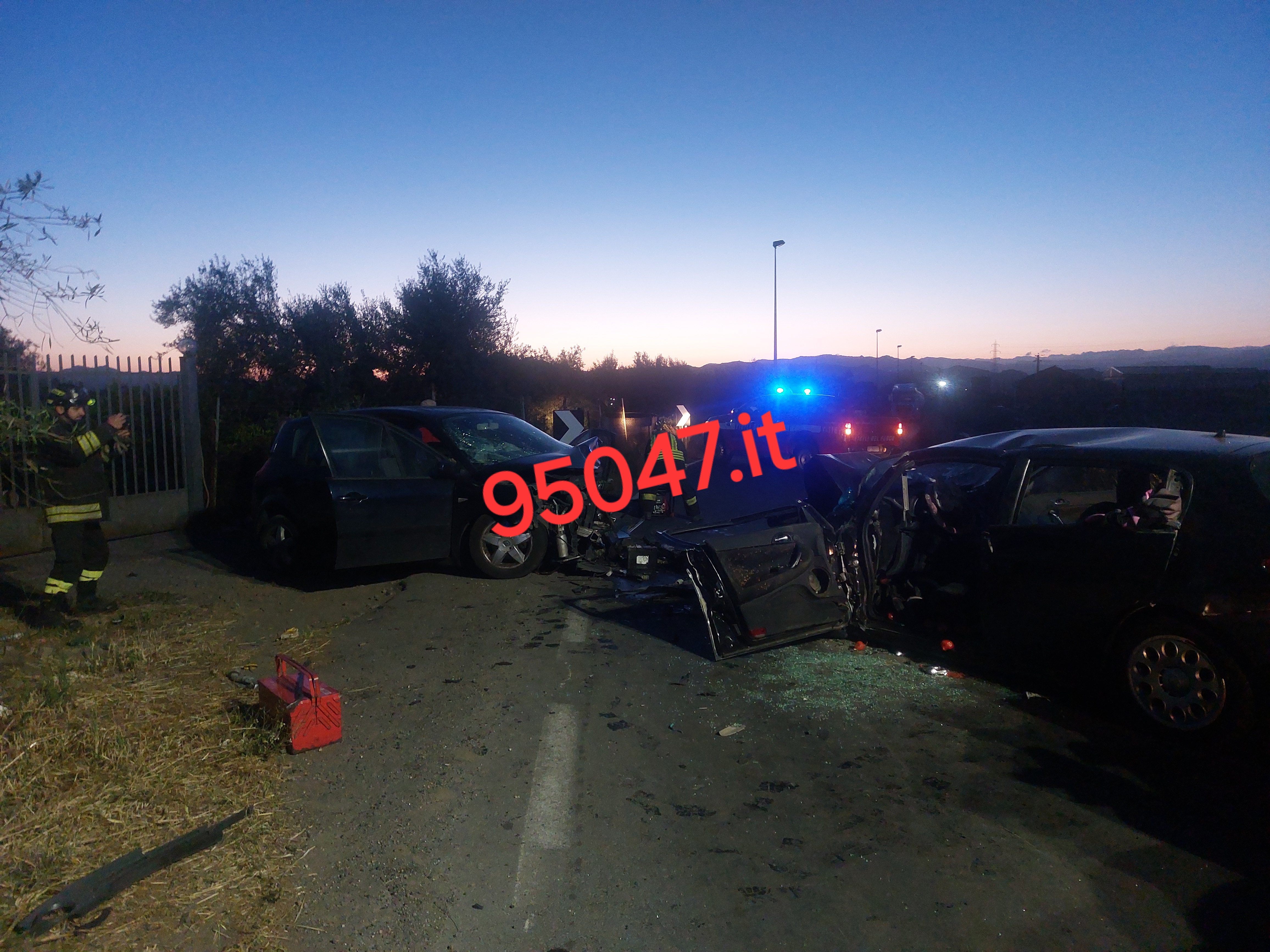 PATERNÒ.  VIOLENTO SCONTRO TRA DUE AUTOVETTURE SULLA SP15, SOCCORSI SUL POSTO