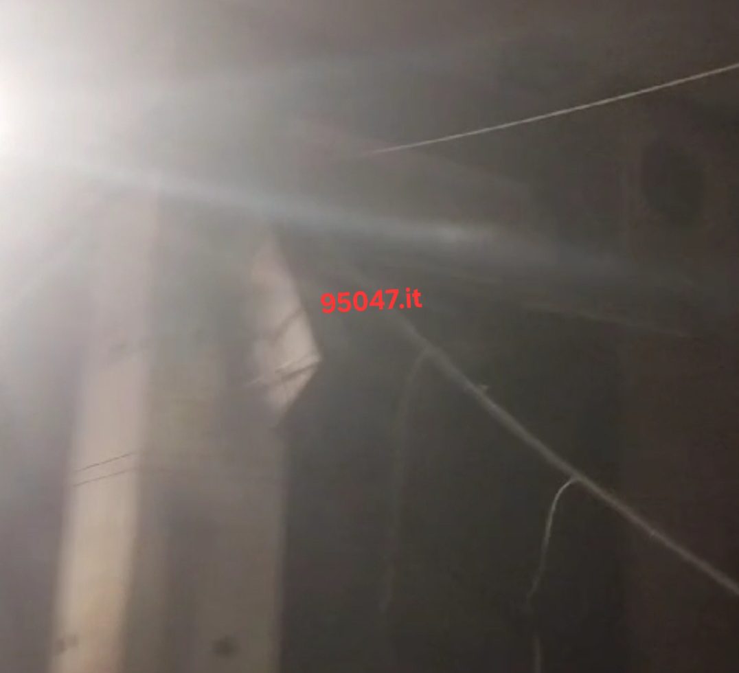 PATERNO'. CAVI PENDONO IN MODO PERICOLOSO A LARGO ASSISI,  LA SEGNALAZIONE