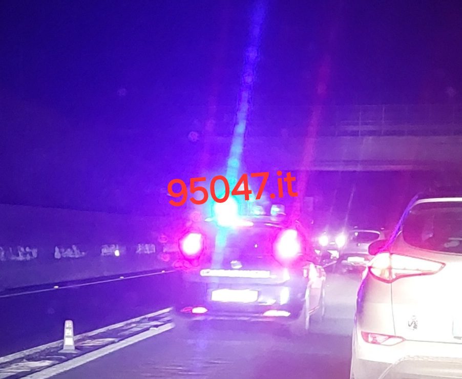 SCONTRO TRA DUE AUTO, UNA SI RIBALTA SULLA 284 NEI PRESSI DELLO SVINCOLO BIANCAVILLA