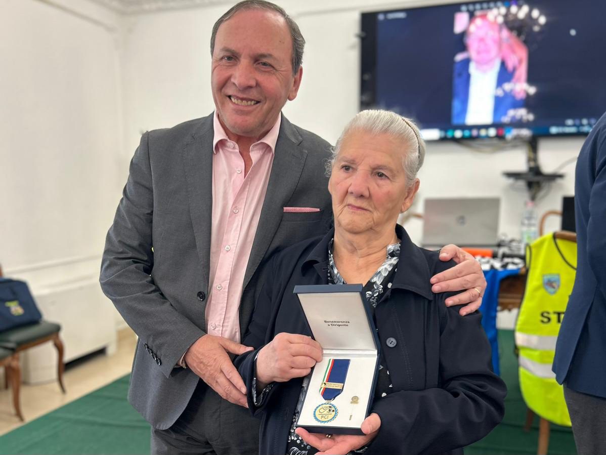 PATERNO'. OMAGGIO ALLA MEMORIA DI TURI FARO: LA FEDERAZIONE CICLISTICA ITALIANA CONFERISCE LA MEDAGLIA D'ORO