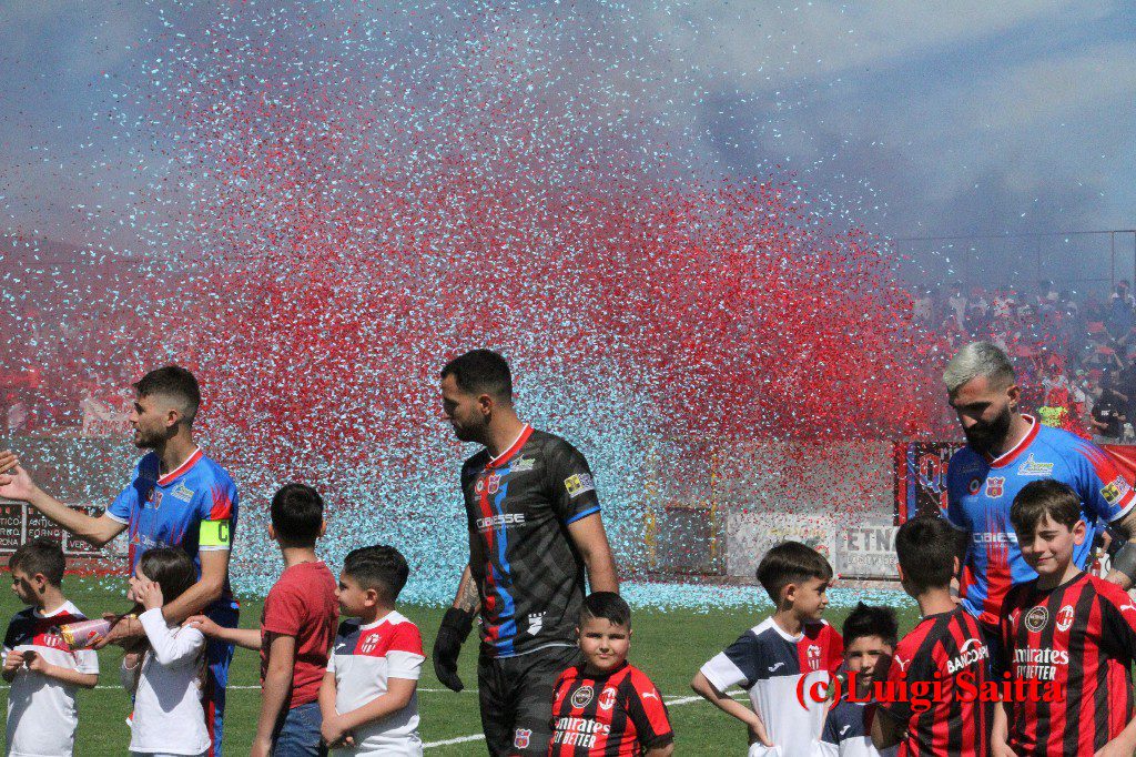 PATERNO’ CALCIO: IL SOGNO CONTINUA, CONQUISTATA LA FINALE DI COPPA