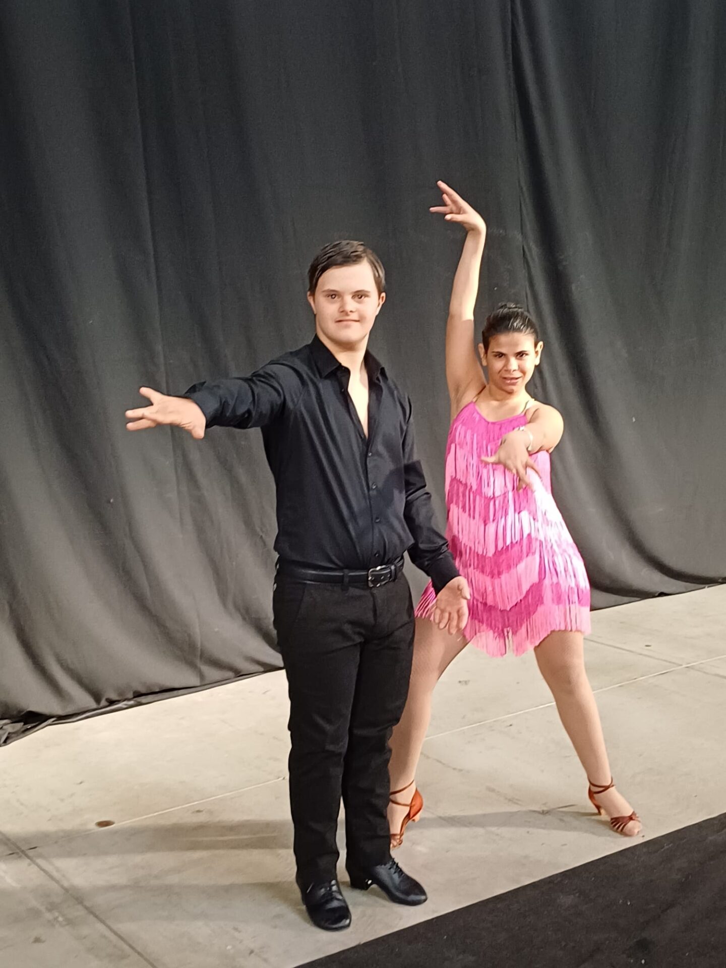 SICILY DANCE CUP.  ROSA E ALBERTO DELL'ASSOCIAZIONE 20 NOVEMBRE 1989, ILLUMINANO IL PALCO CON PASSIONE E INCLUSIONE.