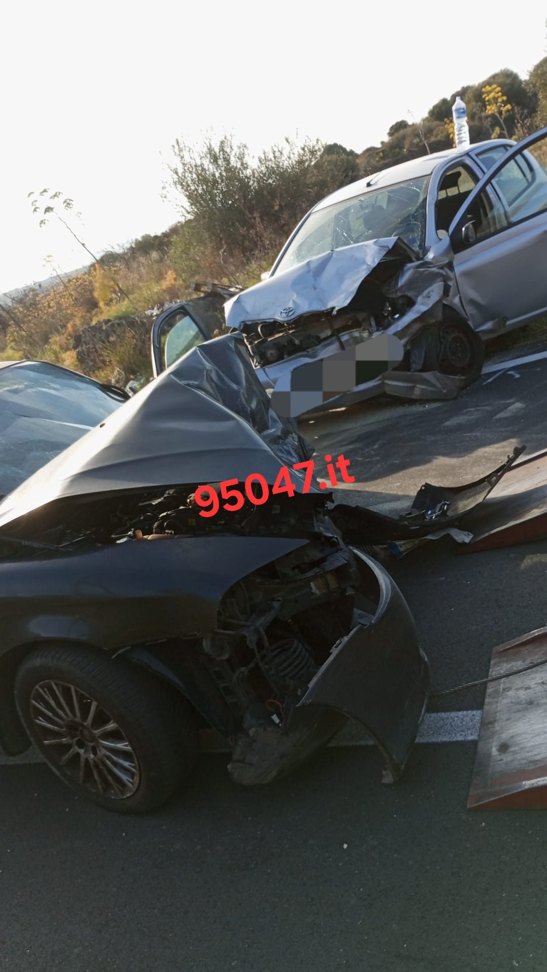 TRE FERITI NELLO SCONTRO FRONTALE TRA DUE AUTO A BELPASSO, UNO È GRAVE