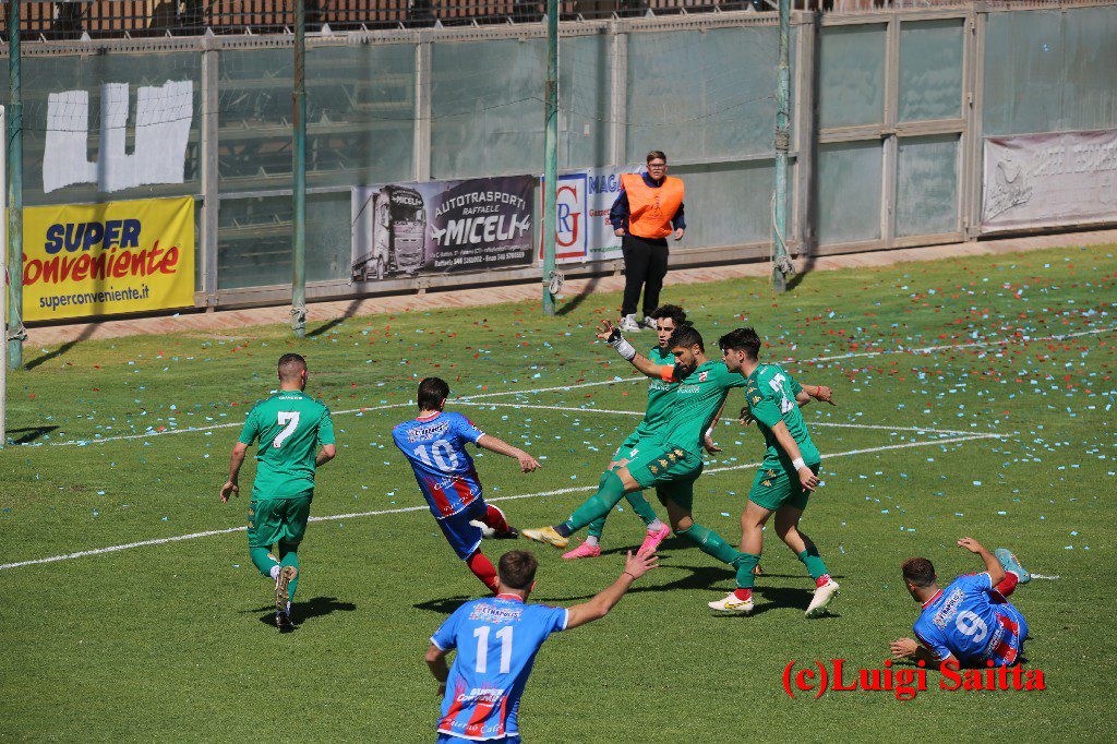PATERNO’ CALCIO: IL SOGNO CONTINUA, CONQUISTATA LA FINALE DI COPPA