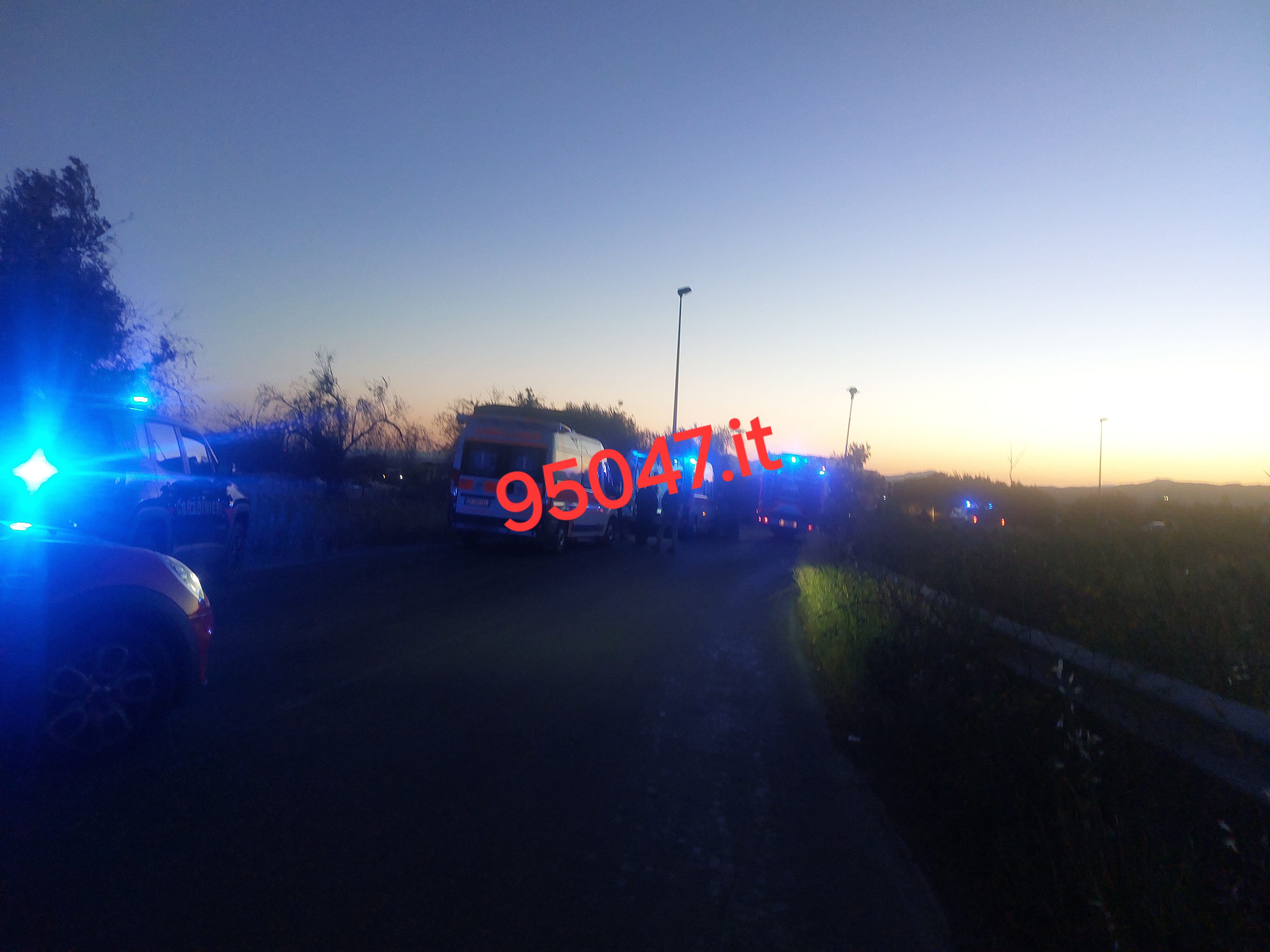 PATERNÒ.  VIOLENTO SCONTRO TRA DUE AUTOVETTURE SULLA SP15, SOCCORSI SUL POSTO