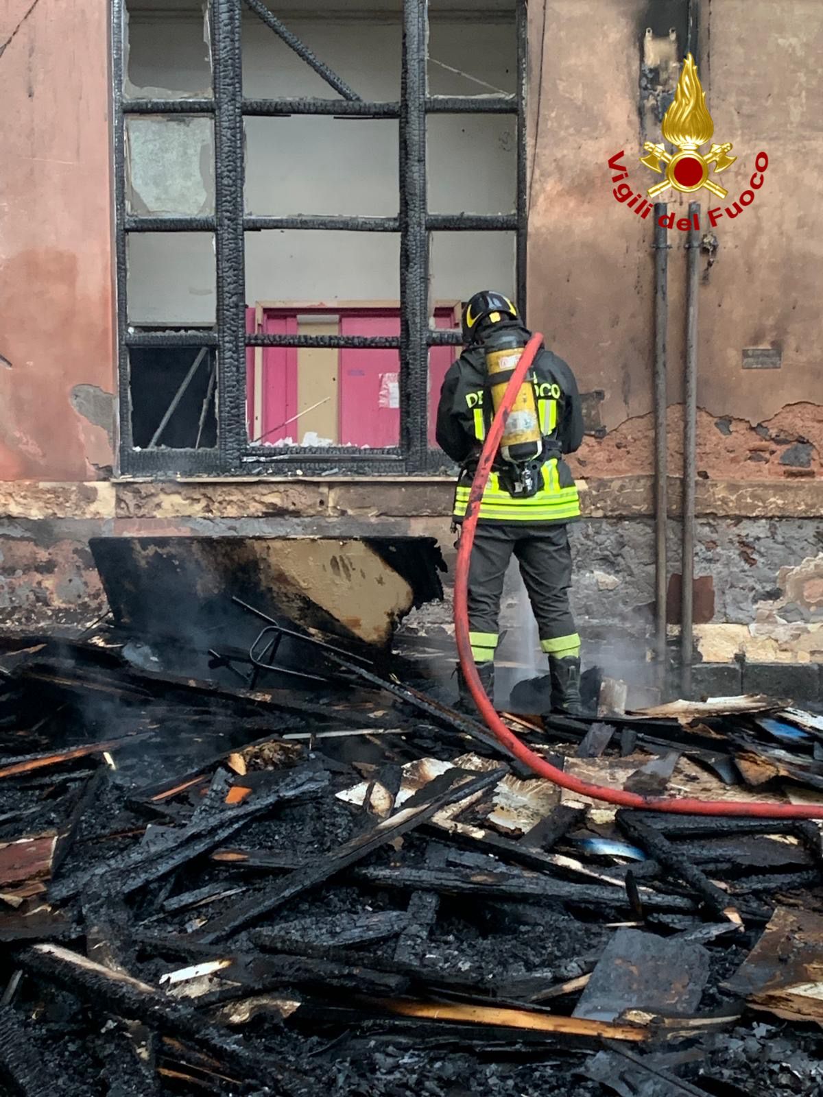 INCENDIO ALL’INTERNO DELL’EX PRESIDIO OSPEDALIERO “VITTORIO EMANUELE” A CATANIA