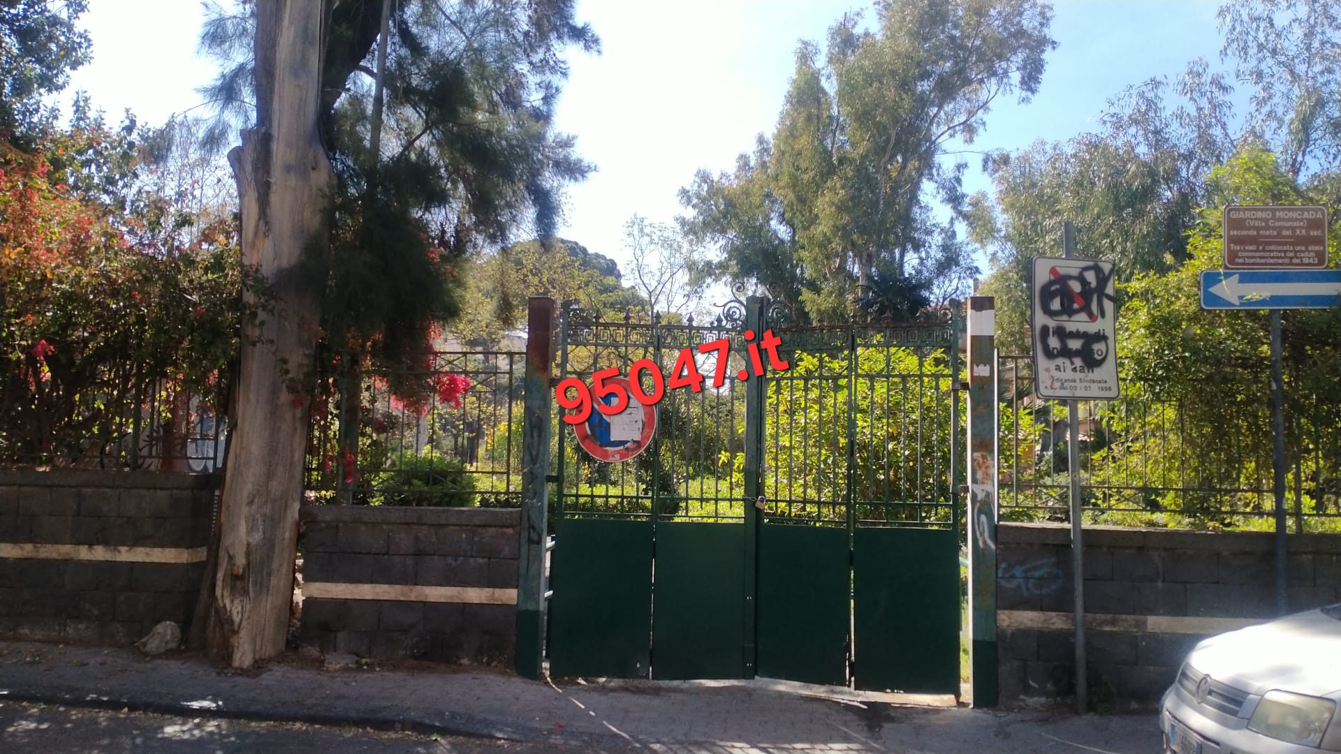 PATERNÒ. IL “MISTERO” DELLA VILLA COMUNALE CHIUSA QUESTA MATTINA