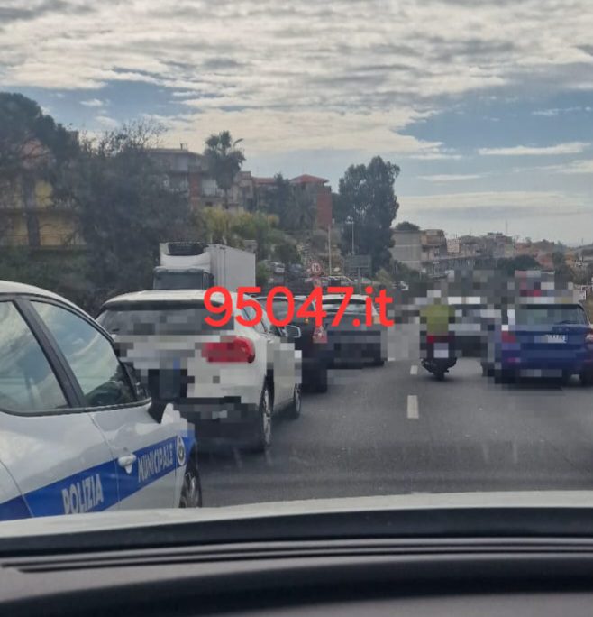 INCIDENTE A MISTERBIANCO SULLA SS 121, LUNGHE CODE IN DIREZIONE CATANIA