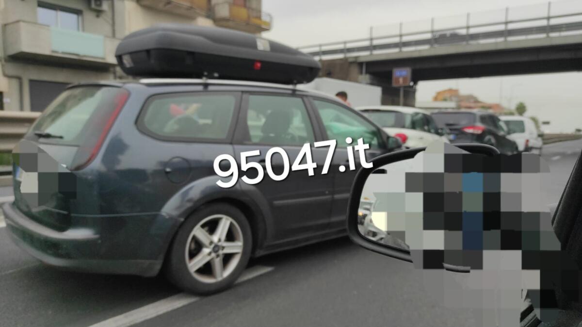 TAMPONAMENTO A CATENA SULLA SUPERSTRADA 121: CINQUE AUTO COINVOLTE. LUNGHE CODE - 
