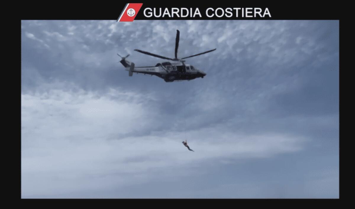 CATANIA. BIMBO SI FERISCE IN BARCA A VELA, TRASFERITO D'URGENZA IN OSPEDALE DALLA GUARDIA COSTIERA - 