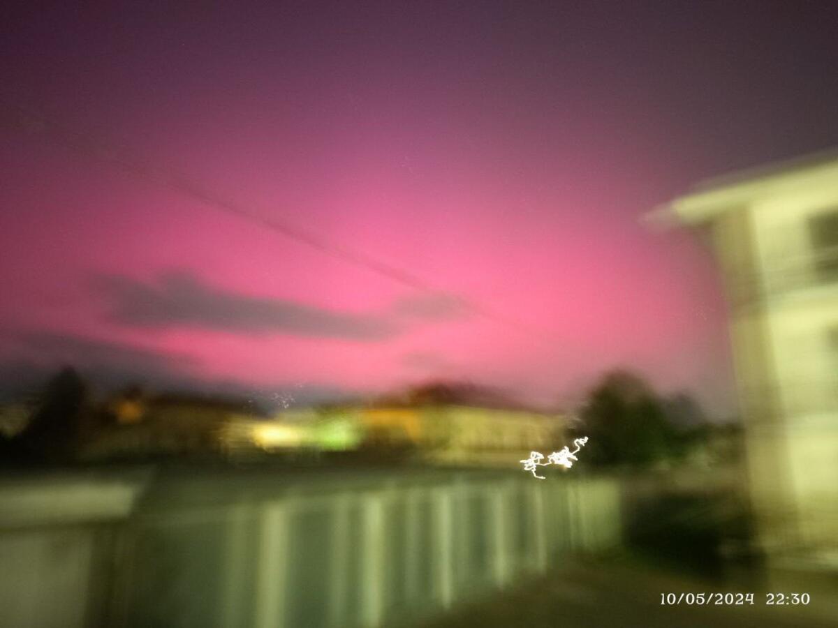 IN CORSO UNA VIOLENTISSIMA TEMPESTA GEOMAGNETICA, AURORA BOLEARE VISIBILE DA TUTT’ITALIA: LE FOTO - 