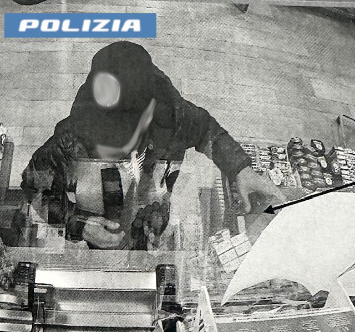 CATANIA. RUBA UNO SMARTWATCH DA UNA VETRINA, SCOPERTO E DENUNCIATO DALLA POLIZIA DI STATO - 