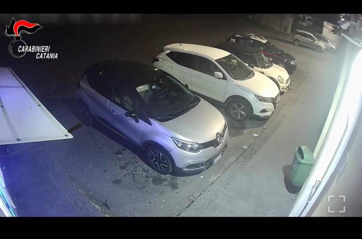 PATERNÒ. EVADE DAI DOMICILIARI PER FARE UN COLPO IN TABACCHERIA: ARRESTATO 31ENNE. IL VIDEO - 