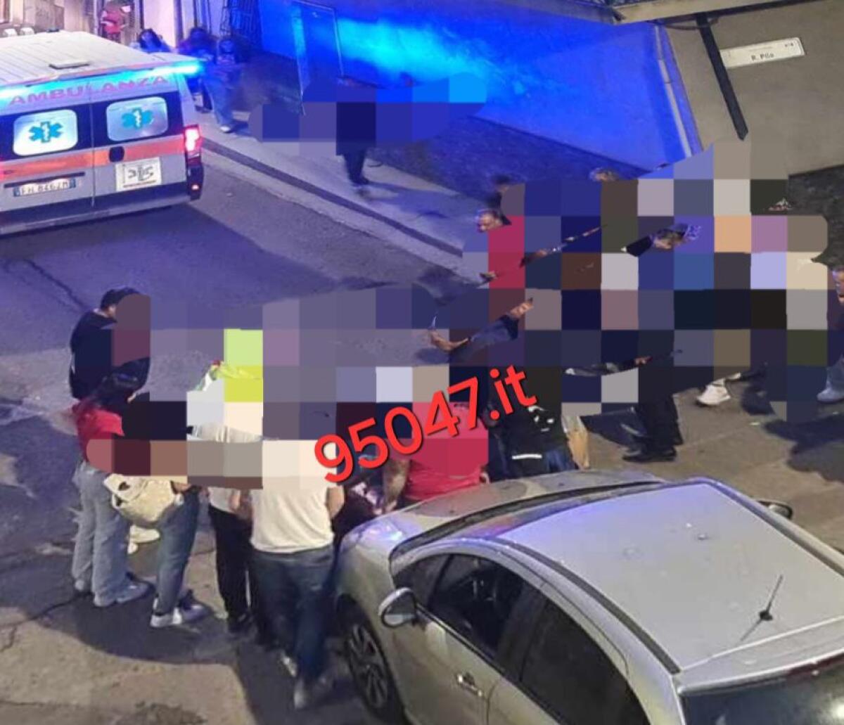 PATERNO'- INCIDENTE IN VIA CREMONA, SCONTRO FRA SCOOTER E AUTO: UN FERITO - 