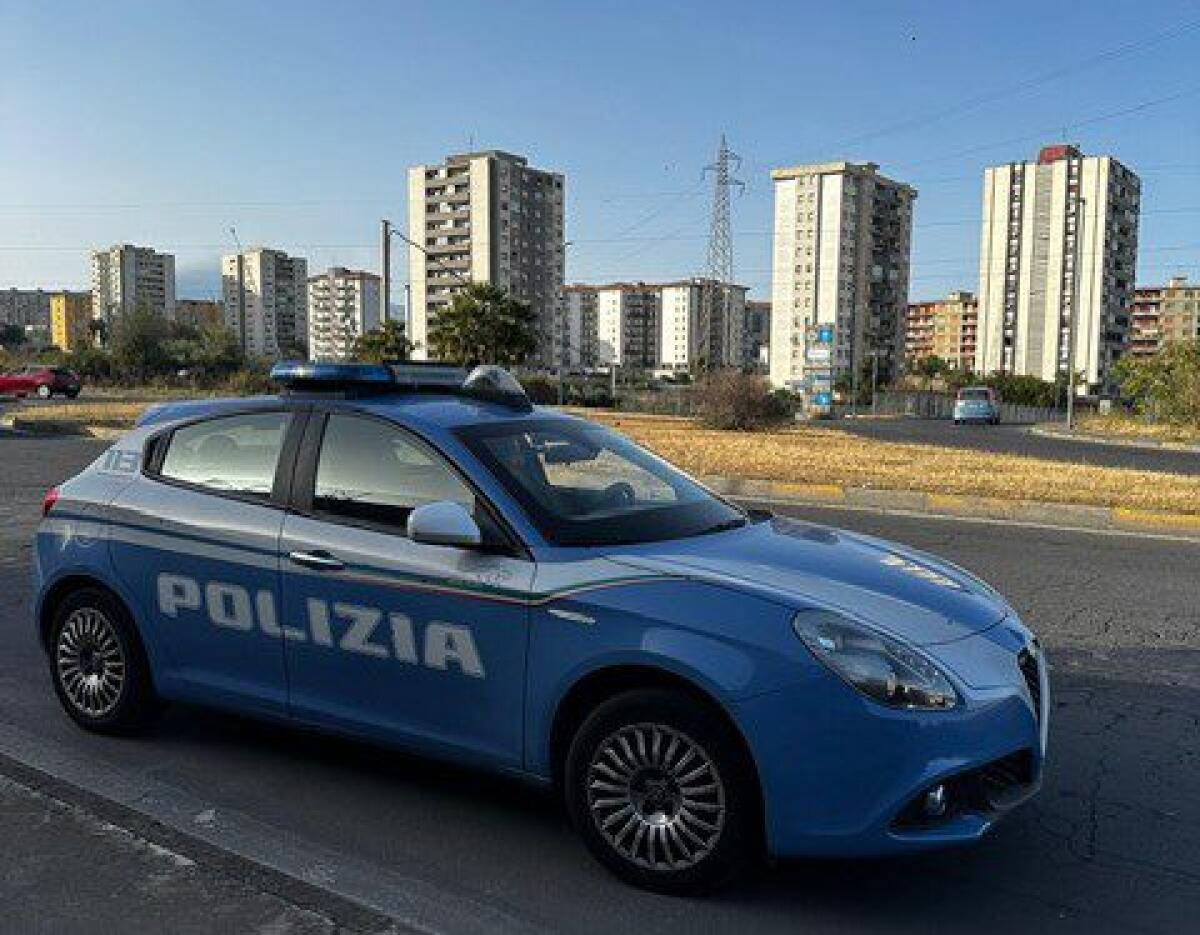 CATANIA. VIAGGIA A BORDO DI UNO SCOOTER RUBATO SPINTO DA UN COMPLICE: 21ENNE DENUNCIATO - 