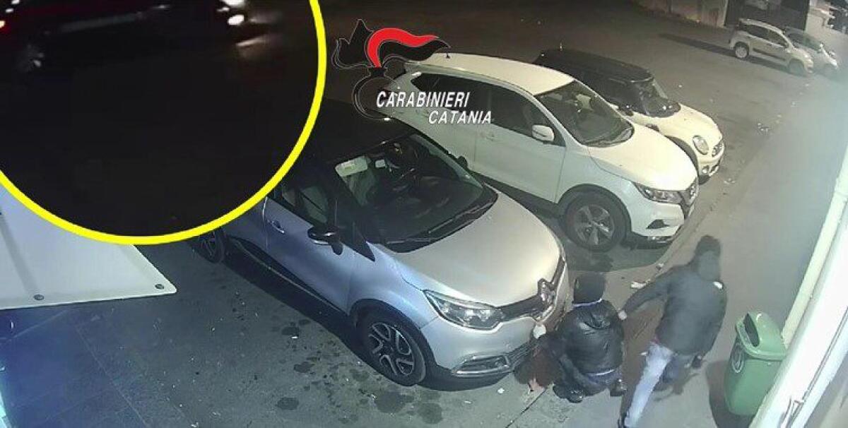 PATERNÒ. EVADE DAI DOMICILIARI PER FARE UN COLPO IN TABACCHERIA: ARRESTATO 31ENNE - 