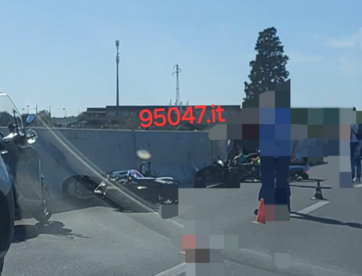 SCONTRO TRA DUE MOTO SULLA SUPERSTRADA 121, DUE FERITI - 