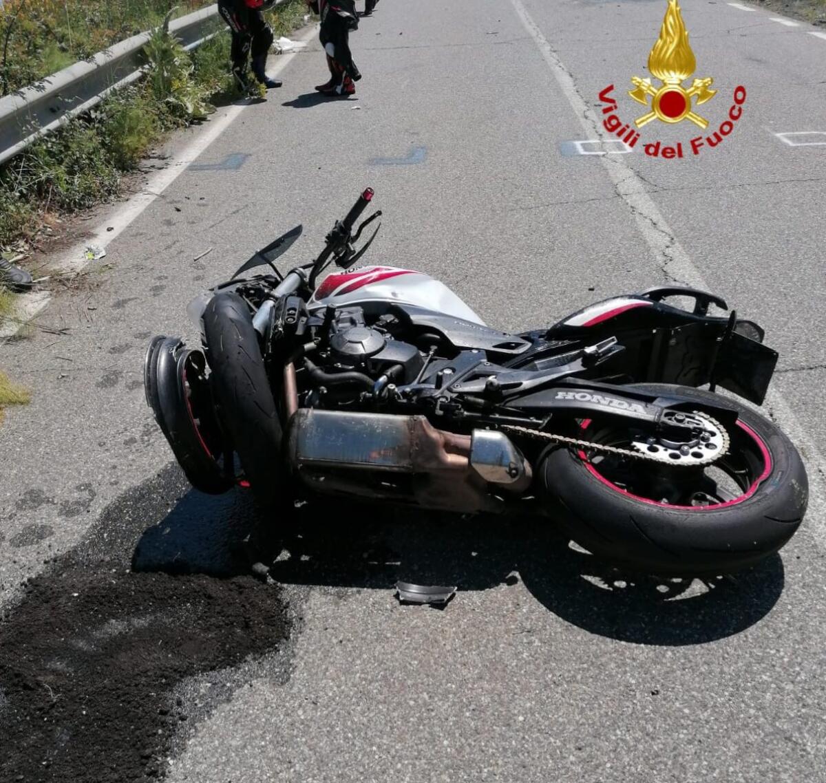 LINGUAGLOSSA. INCIDENTE TRA DUE MOTO, ENTRAMBI I CONDUCENTI PORTATI IN ELICOTTERO IN OSPEDALE - 