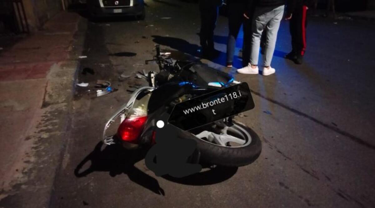 ADRANO: SCONTRO SCOOTER BMW IERI SERA GRAVE UN 16ENNE - 