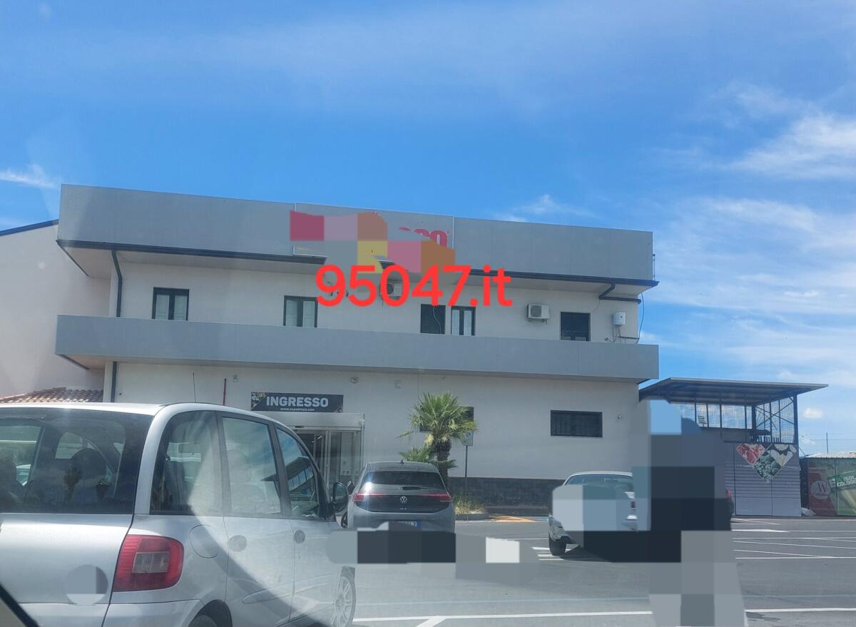 RAPINA A MANO ARMATA A PATERNÒ: RAPINATORE COLPISCE  UN RAGAZZO DURANTE LA FUGA - 