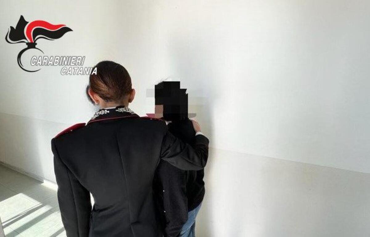 CATANIA. VIOLENTO CON MOGLIE E FIGLIO PER AVERE I SOLDI PER LA DROGA: LA DONNA LO DENUNCIA E LO FA ARRESTARE - 