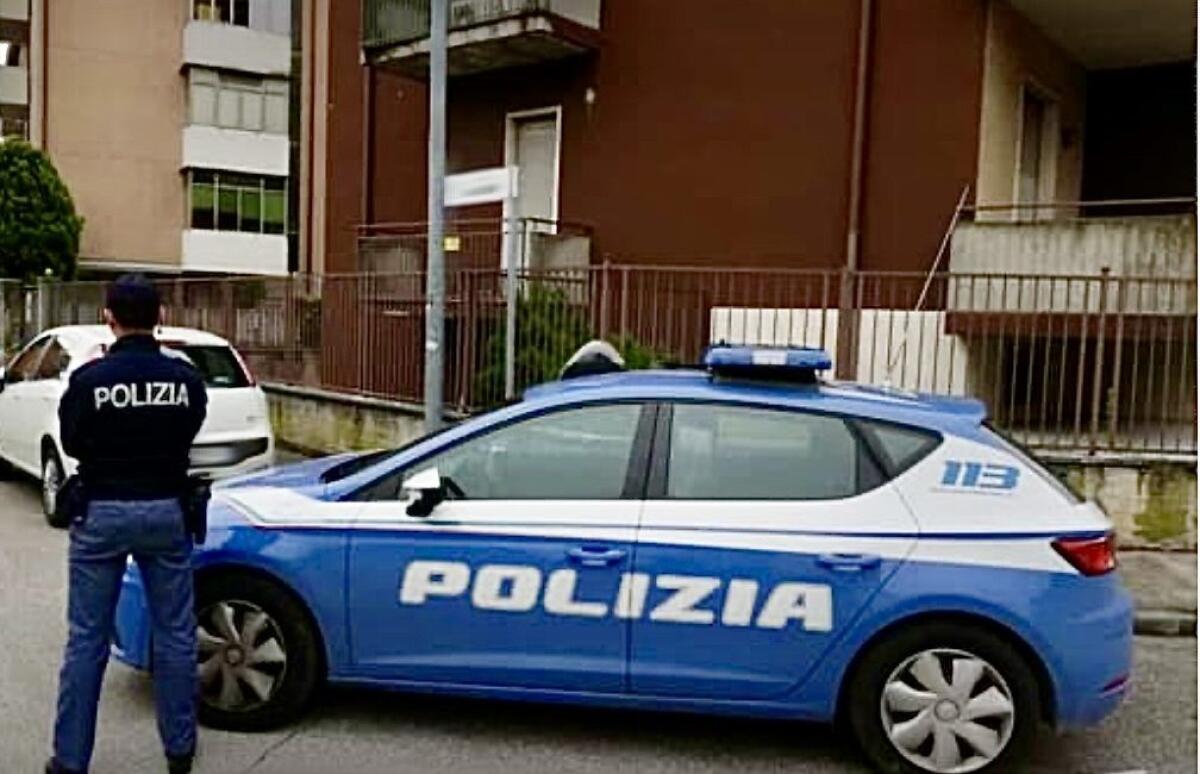 CATANIA. IL CONDOMINIO NON LE AUTORIZZA LA VERANDA E LEI SI VENDICA DANNEGGIANDO LE AUTO DEI CONDOMINI - 